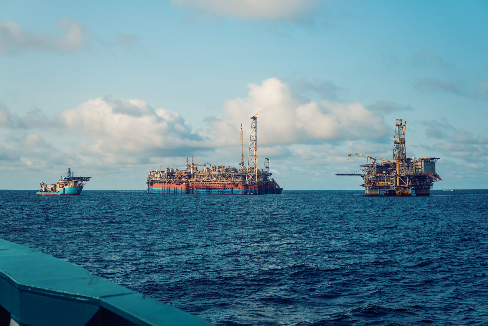 fpso-tanker-vessel-near-oil-rig-platform-offshore