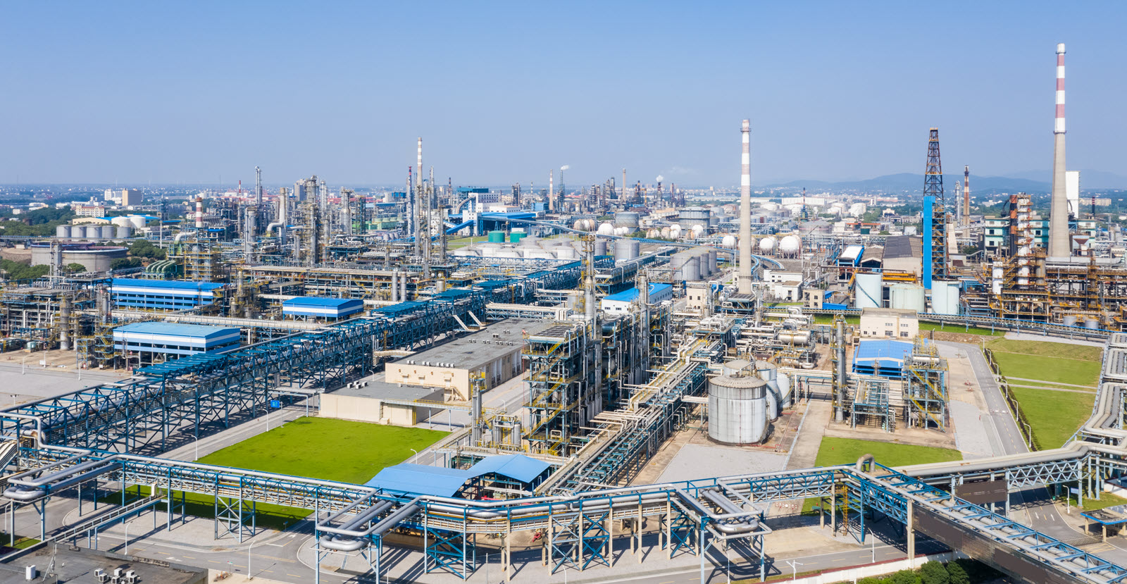 modern-petrochemical-oil-refinery